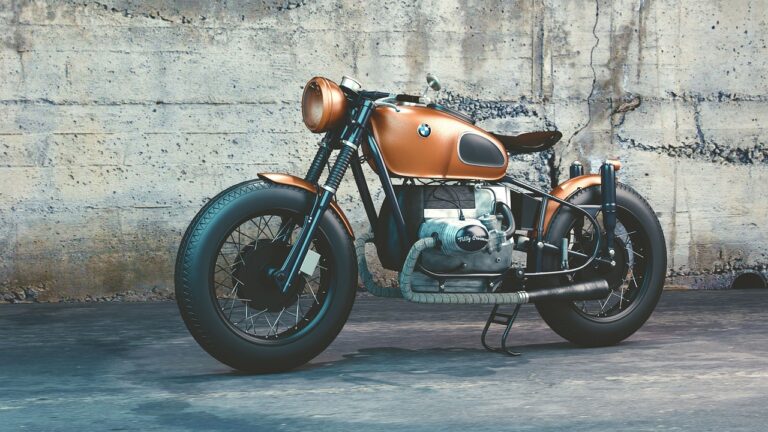 Que doit-on savoir avant de partir pour un long voyage en moto ?